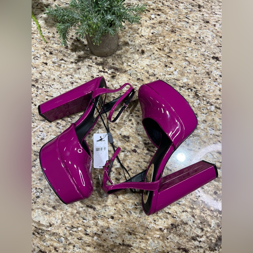 EXPRESS Purple Rounded Toe Platform Pumps 9 - Picture 5 of 12